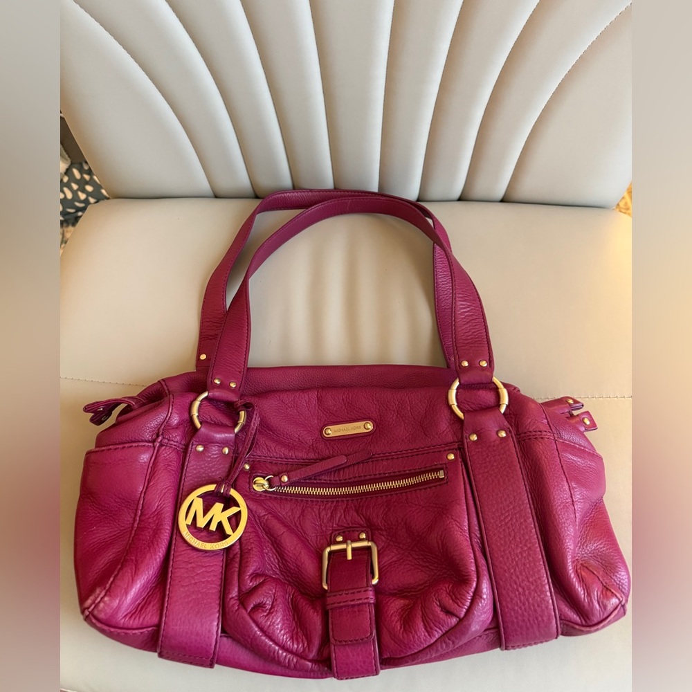 Michael Kors Plum Leather Shoulder Bag with Gold Emblem - Picture 2 of 11